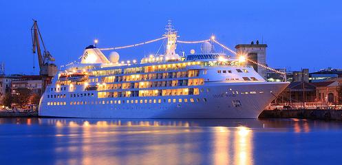 El elegante y exclusivo Silver Wind atracado en Messina (Sicilia) CRUCEROS SILVERSEA CRUCEROS DE LUJO ITALIANO